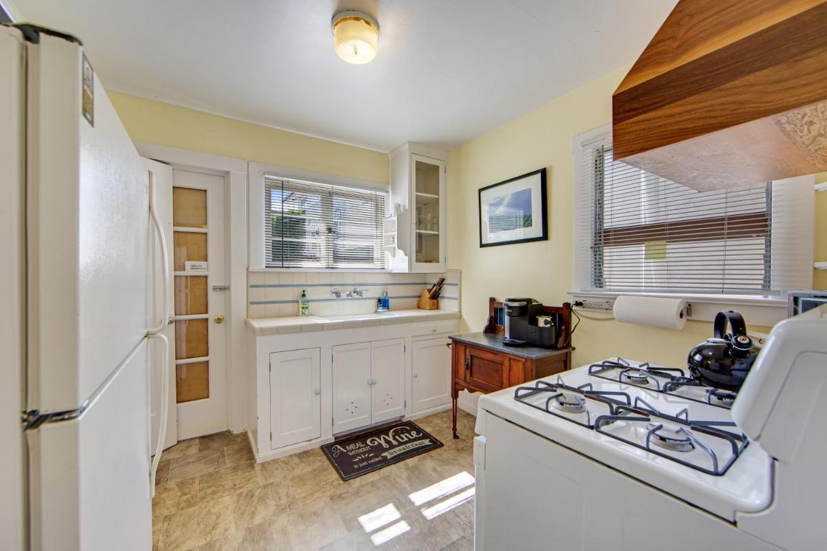 Beach Hill Bungalow - image 7