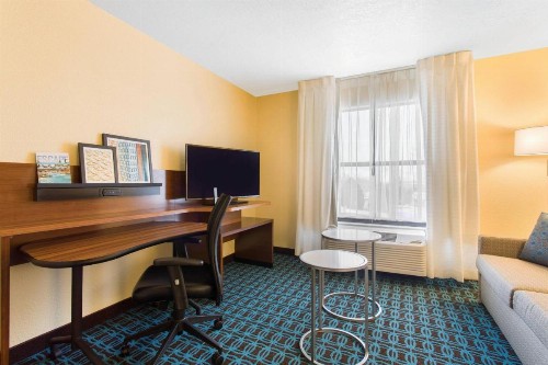 Fairfield Inn & Suites by Marriott Santa Fe - image 12