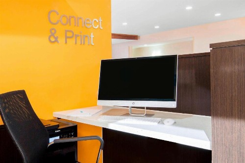 Fairfield Inn & Suites by Marriott Santa Fe - image 6