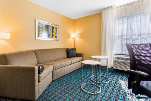 Fairfield Inn & Suites by Marriott Santa Fe - image 9