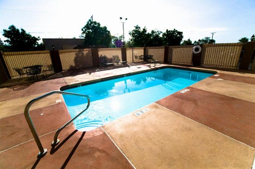 Ramada by Wyndham Santa Fe - image 18
