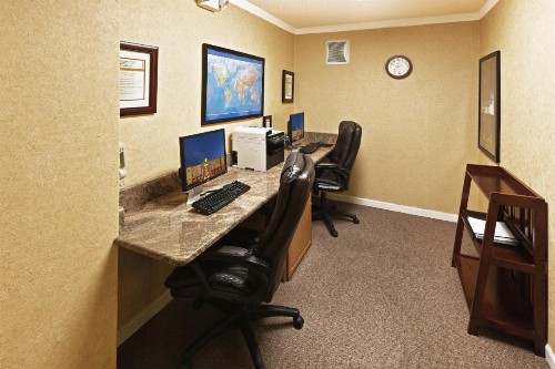 Ramada by Wyndham Santa Fe - image 28