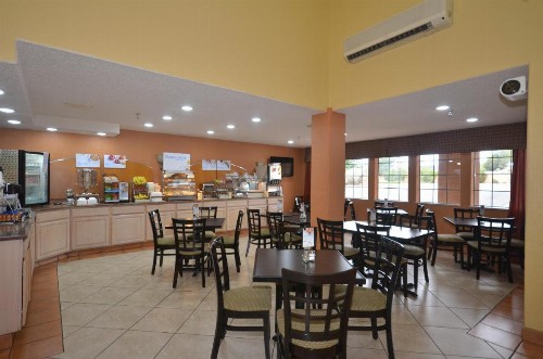 Ramada by Wyndham Santa Fe - image 31