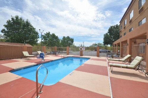Ramada by Wyndham Santa Fe - image 33