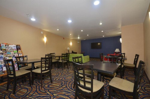 Ramada by Wyndham Santa Fe - image 34