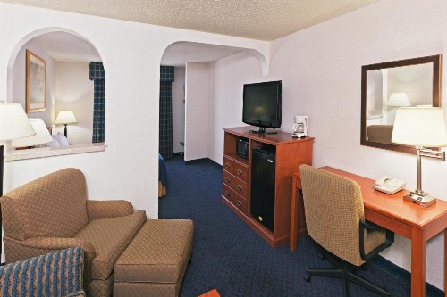 Ramada by Wyndham Santa Fe - image 38