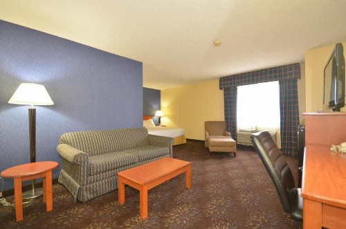 Ramada by Wyndham Santa Fe - image 5