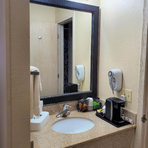 Baymont by Wyndham Santa Fe - image 9