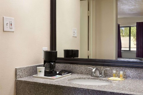 Days Inn by Wyndham Santa Fe New Mexico - image 8
