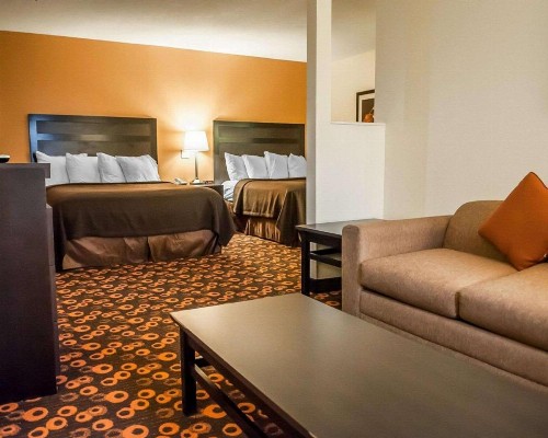 Econo Lodge Inn & Suites Santa Fe - image 10