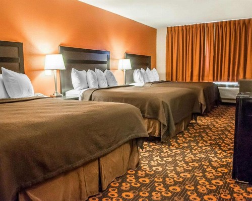 Econo Lodge Inn & Suites Santa Fe - image 14