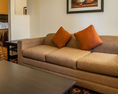 Econo Lodge Inn & Suites Santa Fe - image 15