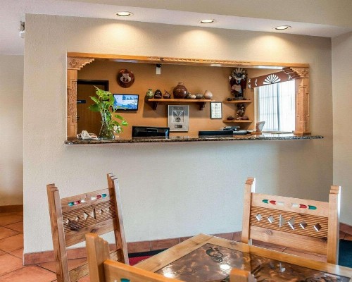 Econo Lodge Inn & Suites Santa Fe - image 17