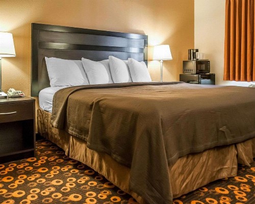 Econo Lodge Inn & Suites Santa Fe - image 34