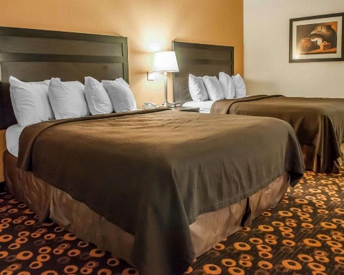Econo Lodge Inn & Suites Santa Fe - image 4