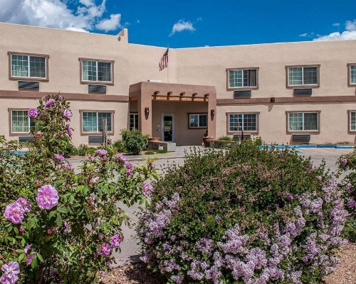 Econo Lodge Inn & Suites Santa Fe - image 6