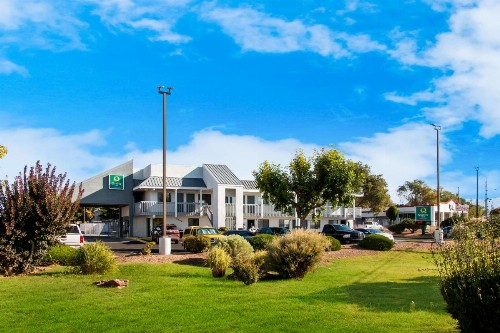 GreenTree Inn Santa Fe - image 12