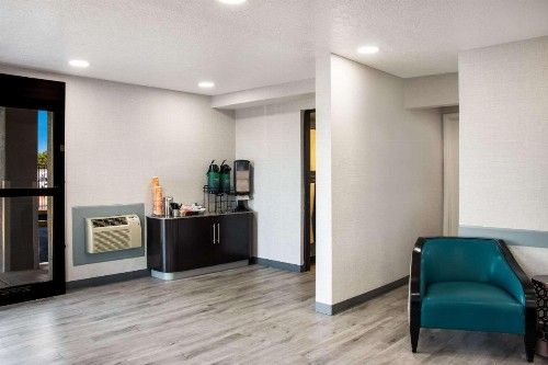 GreenTree Inn Santa Fe - image 13