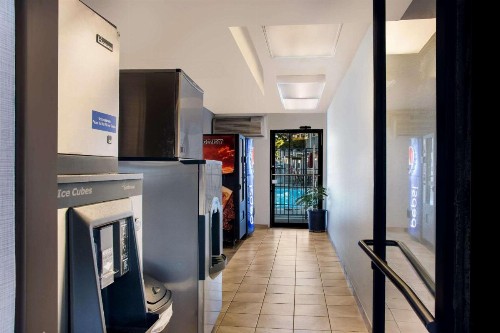 GreenTree Inn Santa Fe - image 4