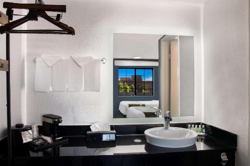 GreenTree Inn Santa Fe - image 45