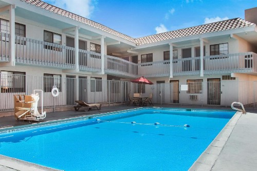 GreenTree Inn Santa Fe - image 7