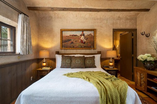 Inn of the Turquoise Bear - image 32
