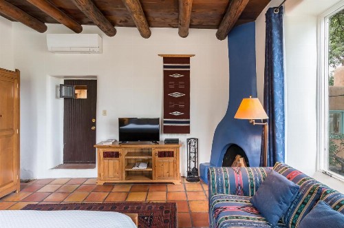 Inn of the Turquoise Bear - image 9