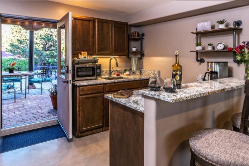 Bobcat Inn - image 32