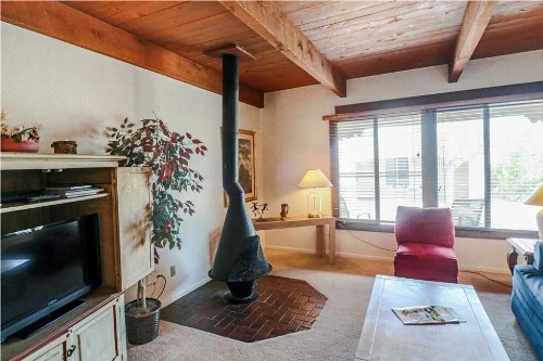 Artist Road #18 2 Bedrooms Sleeps 4 Flat Screen TV Pool Access WiFi