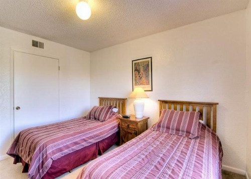 Artist Road #18 2 Bedrooms Sleeps 4 Flat Screen TV Pool Access WiFi - image 6