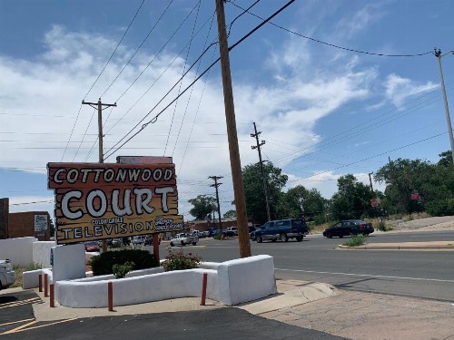 Cottonwood Court Motel - image 12