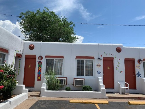 Cottonwood Court Motel - image 15