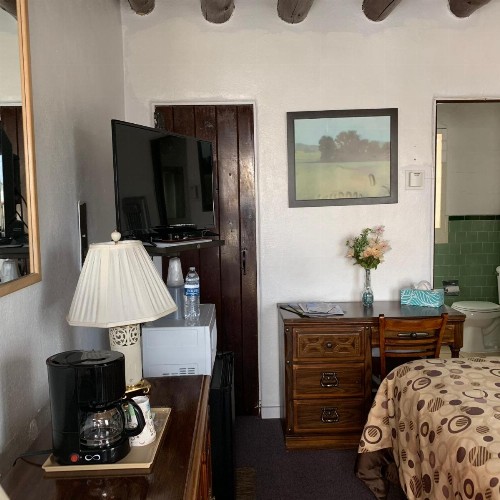 Cottonwood Court Motel - image 23