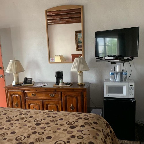 Cottonwood Court Motel - image 24