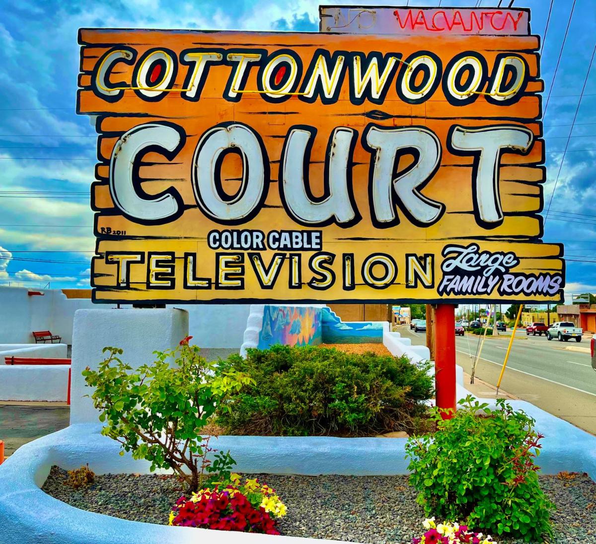 Cottonwood Court Motel - image 3