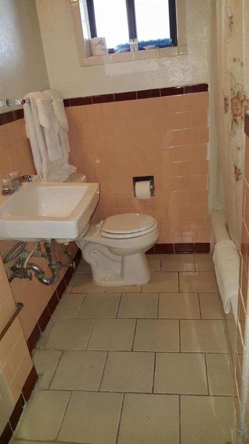 Cottonwood Court Motel - image 32