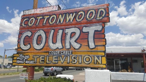 Cottonwood Court Motel - image 37