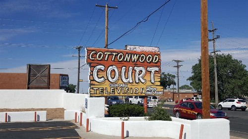 Cottonwood Court Motel - image 40