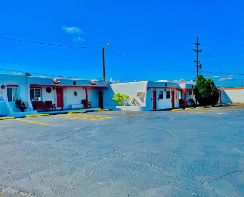 Cottonwood Court Motel - image 41