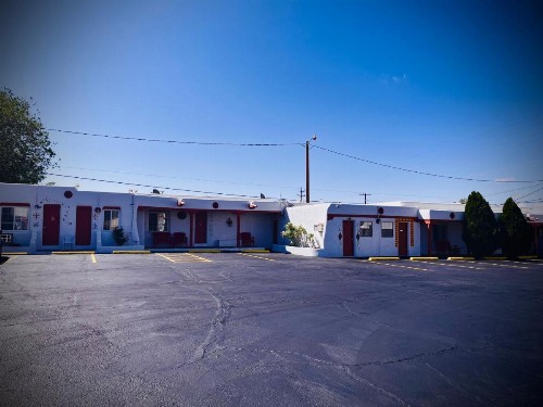 Cottonwood Court Motel - image 42
