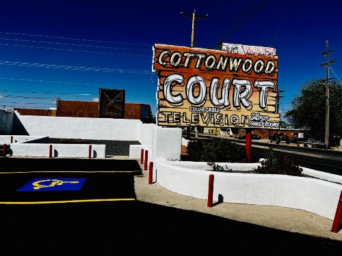 Cottonwood Court Motel - image 8