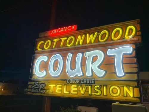 Cottonwood Court Motel - image 9