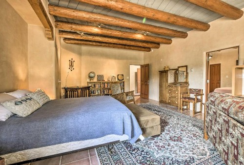 Stunning Santa Fe SW-Style Getaway with Indoor Pool! - image 11