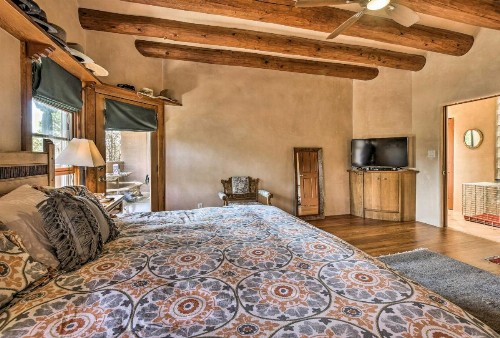 Stunning Santa Fe SW-Style Getaway with Indoor Pool! - image 12
