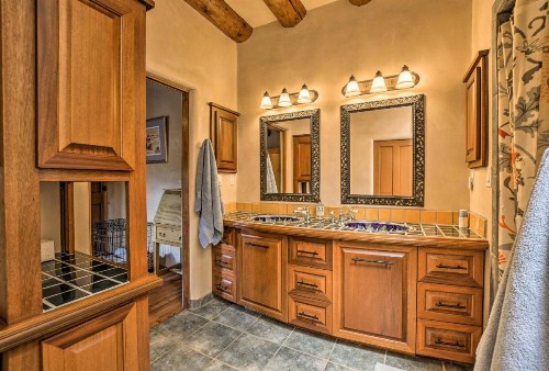 Stunning Santa Fe SW-Style Getaway with Indoor Pool! - image 7