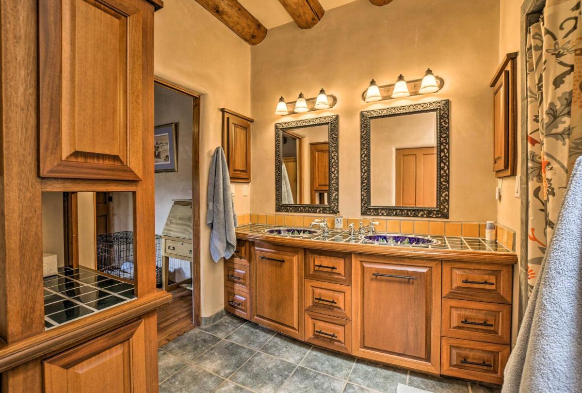 Stunning Santa Fe SW-Style Getaway with Indoor Pool! - image 7