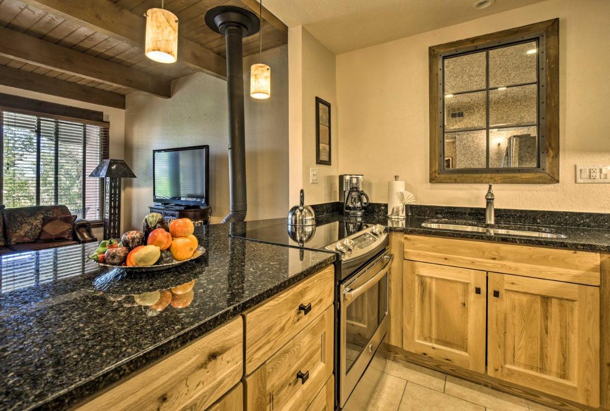 Adobe-Style Abode with Amenities - Walk to Plaza! - image 6