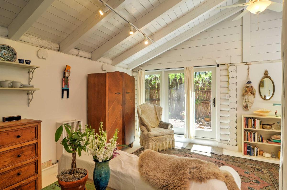 Charming Santa Fe Studio Cabin with Sauna and Patio! - image 7