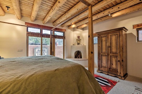 Adobe-Style Santa Fe Home - 17 Mi to Ski SF! - image 11