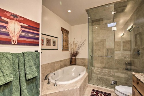 Adobe-Style Santa Fe Home - 17 Mi to Ski SF! - image 4
